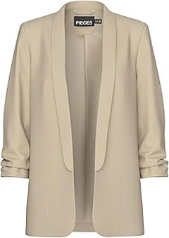 Accesorios ideales para realzar tu chaqueta beige de mujer