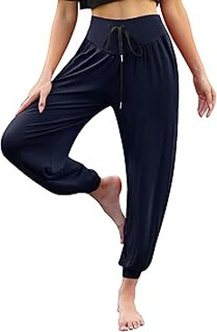 Cómo combinar pantalones anchos para un estilo de viaje elegante