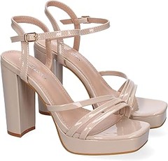 Cómo combinar sandalias de tacón con diferentes estilos de vestuario