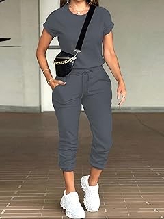 Consejos para accessorizar pantalones grises en looks casuales