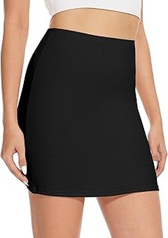 Combinar falda negra de mujer