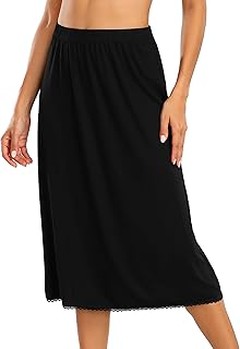Ideas para Combinar una Falda Negra en un Ambiente Informal