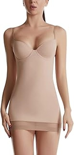 Errores que debes evitar al combinar pantalones beige de mujer