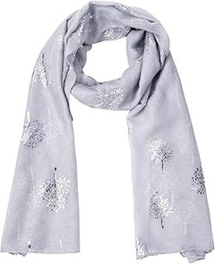 Evita estos errores al combinar pañuelos y foulards con tu outfit