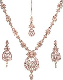 Problemas al seleccionar joyería elegante para invitadas
