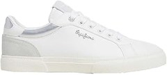 Inspírate con estos outfits que combinan sneakers blancos básicos