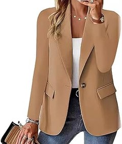 La historia y evolución de las chaquetas estructuradas en la moda de oficina