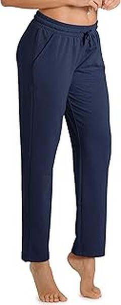 Ideas de outfits casuales con pantalón azul marino