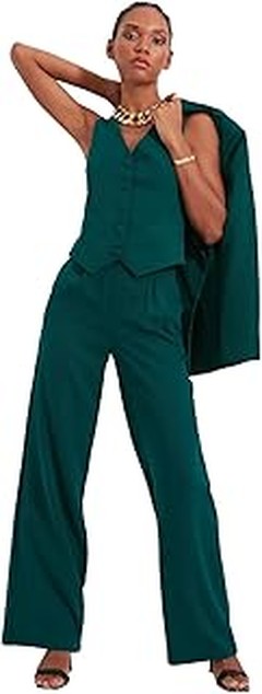 Inspiración de Looks de Celebridades con Pantalones Verde Pistacho