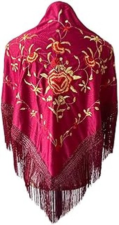 Descubre las faldas perfectas para lucir con un mantón de Manila