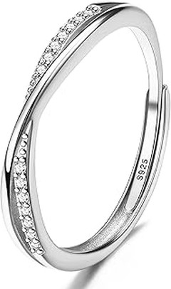 Descubre las Ventajas de Usar Anillos Minimalistas para Mujer